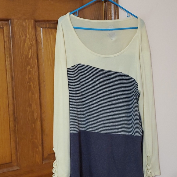 24/7 Sweaters - XL Maurices 24/7 long sleeve sweater. yellow/gray